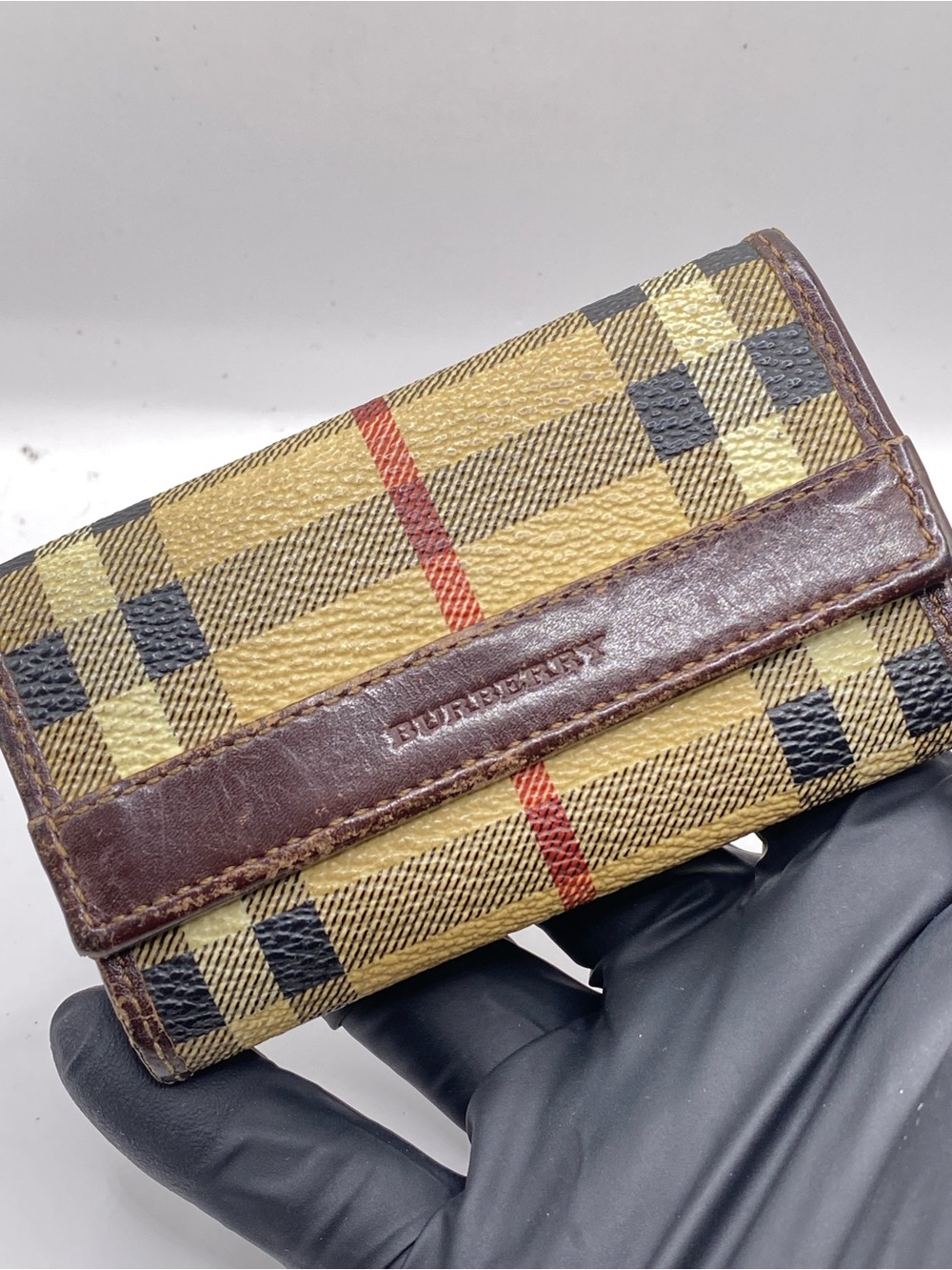 Vintage Burberry nova check 6 key holder